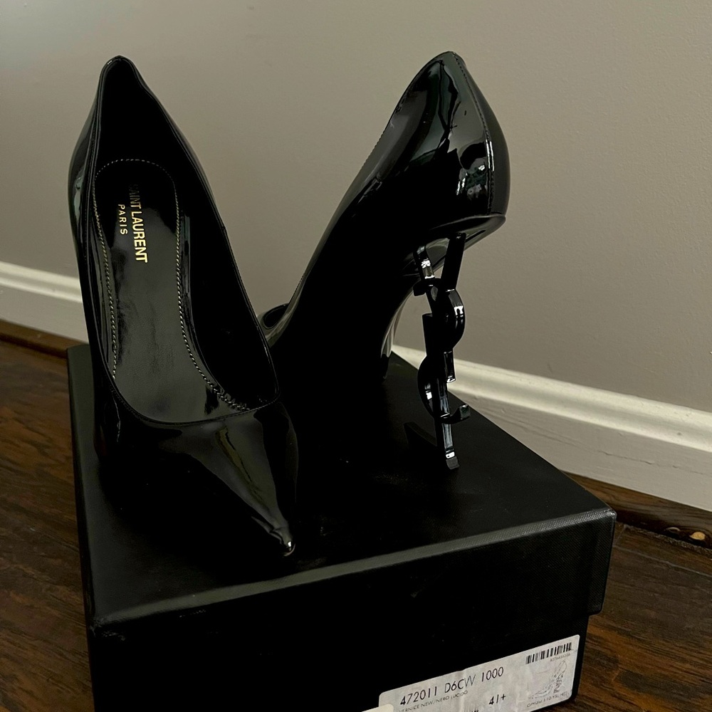 Ysl 41.5 fits a usa size 10
